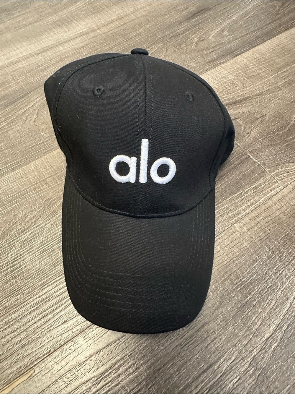 NWOT! Alo Yoga black baseball cap with white logo - Picture 1 of 5